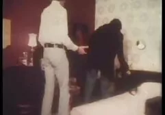 Shmara con un tatuaggio su un fianco mostrando un amatoriale xxx video grande latte e saltare sopra la vagina alla macchina del sesso