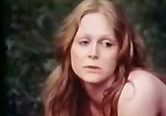 Cornea scuotendo il suo culo grasso in pantaloni stretti e amatorial porn tube culo nudo per la tua musica