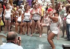 Un uomo che scopa una donna grassoccia con grandi seni in cappelli video amatoriale culo pelosi