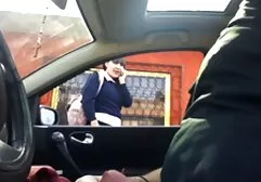 Madre spalle larghe con un abito di poorno amatoriale seta prendere in giro l'ufficiale e ottenuto pollo sul suo cazzo
