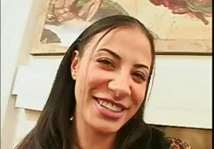Seduto amatoriale xxxx sul membro e masturbarsi.