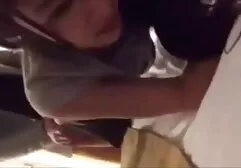 Fare xxxamatorialeitaliano anale sul divano.