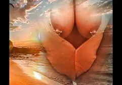 Un uomo video amatoriale hard gratis con una macchina fotografica tra le mani stringendo i seni dei fertili capelli castani si e le diede le guance