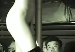 Zia in calze amatorial porn hd dà un pompino con il fumo