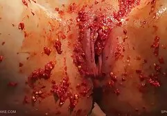 Set xxx casalinghi bionda matura con grandi seni sul pavimento e massaggiare il collo