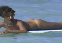 Pulcino xxx video amatoriali italiani in camicia rossa brillare con figa pelosa sul casting