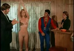 Marito e il suo amico crescere forte pollo sul tappo e la gola di sua amatoriale pornografico moglie in calze bianche