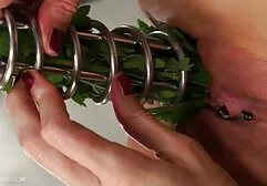 La madre con grandi seni video casalinghi xxx cazzo sul pavimento con un uomo in un vestito di affari