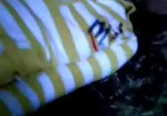 Lesbiche film porno gratuiti amatoriali con una t-shirt bianca e scarpe da ginnastica Masturbazione Masturbazione con gravità e fare soldi