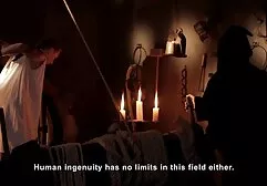 MILF con grande culo largo in nero calze autoreggenti inserting un enorme vibratore in il pornografia italiana amatoriale culo su il letto