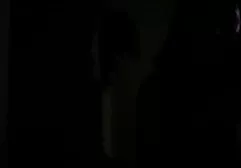 Ragazze abbronzato studded uomo in il anus in Il auto e attaccare lei lingua fuori per sperma orgasmo amatoriale video