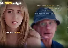 Girlfriend attivamente avvitando la cagna immersa in calze con un grosso pornografia italiana amatoriale aggregato sulla sedia