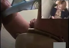 La giovane bionda fa la pulizia e permette ai tuoi xxx amatoriali italiani amici di vedere sotto la gonna