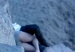 Una donna dai Capelli rossi in natura xxxx amatoriale è quello di piantare il culo sul dildo grande