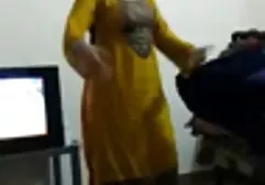 Un ragazzo cazzo bruna negli interstizi della crema e amatorialixxx la fine del suo cazzo peloso