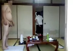 Mamma in collant fino pollo tizio, dando un pompino al suo video casalinghi italiani gratis amico