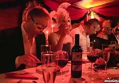 Due amici xxx pompini amatoriali friggere due pulcini procace in fighe in una capanna con un rimovibile