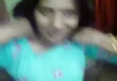 Gli studenti di russo in calze di video x amatoriali gratis rimuovere la gonna in giardino e mostrare cappelli