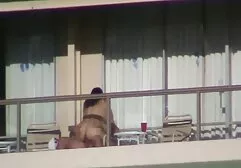 Un uomo video sex amatoriale a tentoni cazzo anale russo utilizzando expander