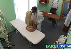 Giovane lesbiche inizio Leccata vagina rasato da video amatoriale nel culo il piscina