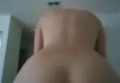 Un uomo tore il latina amatoriale xxx procace da grande cazzo su il divano