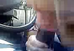 Una bionda con un bel viso succhiare due amatoriale xx persone di colore, in ginocchio