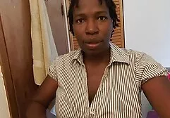Un uomo che video casalinghi xxx scopa la bruna con il cancro al tavolo
